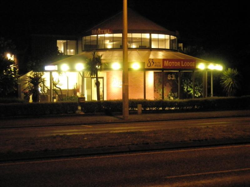 83 By The Sea Motor Lodge Lower Hutt Buitenkant foto